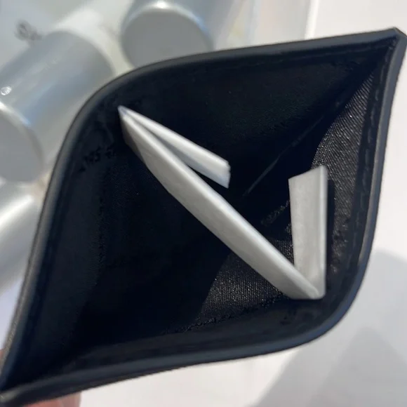 MICHAEL KORS
Leather Large Card Holder Case Wallet
Black
NWT - Picture 16 of 16